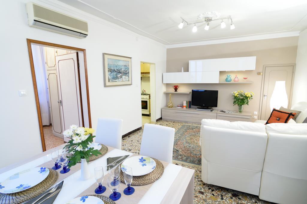 Venice Life Room photo
