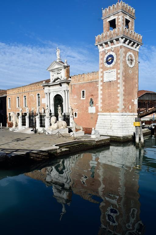 Venice Life Room photo